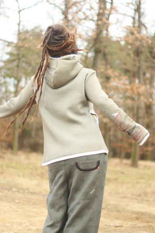Mikina ............ L - XL — foto 1
