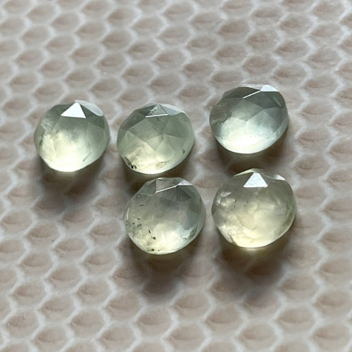 Prehnit broušený kabošon kruh 8mm