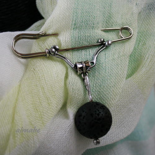 Ozdobný spínací špendlík 5 (láva) — foto 1