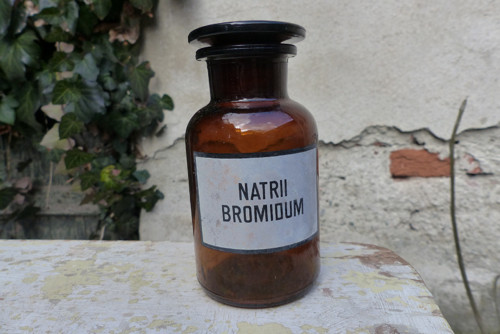 Natrii Bromidum...lékárenská lahev