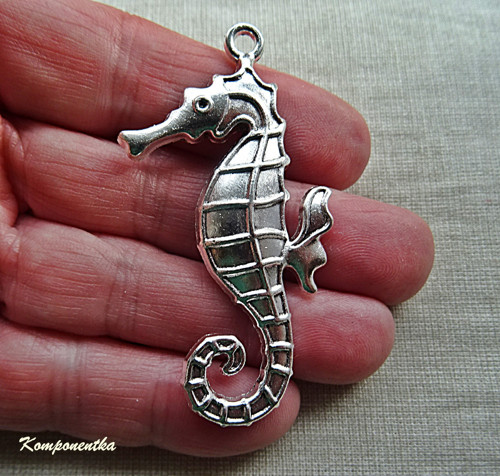 Kovový přívěsek mořský koník 59x31mm 1kus