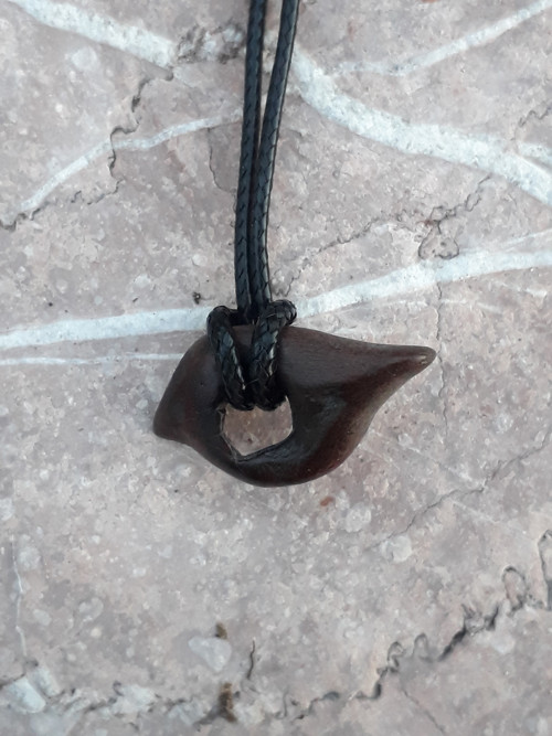 Dřevěný přívěsek na krk