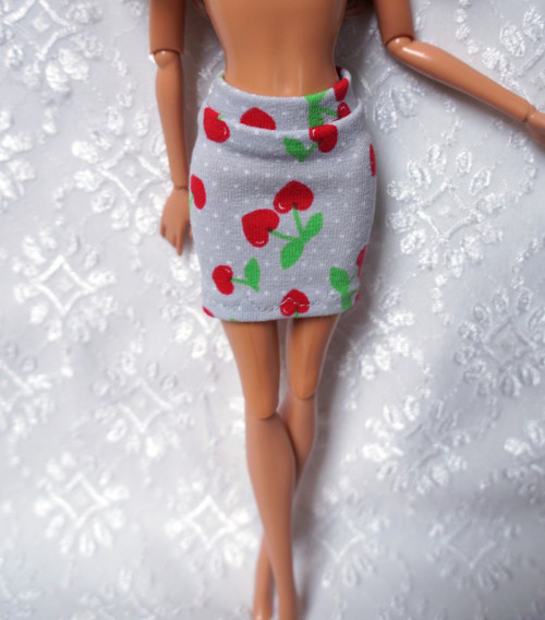 Barbie . natahovací sukně — foto 1