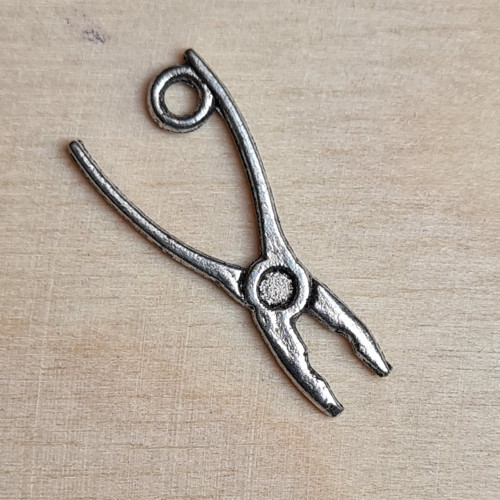 Přívěsek - kleště 24x11 mm, 10 ks