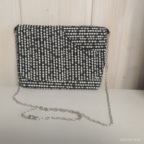 Kabelka crossbody černo-bílá