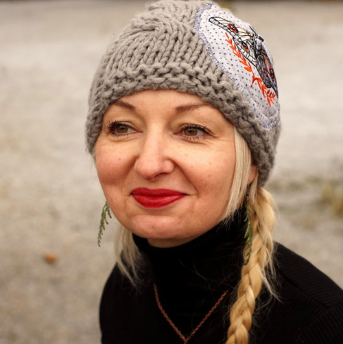 "Křídla v Mlžném lese", upcykling čapka — foto 1
