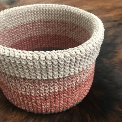 Háčkovaný košík - 15 cm — foto 1