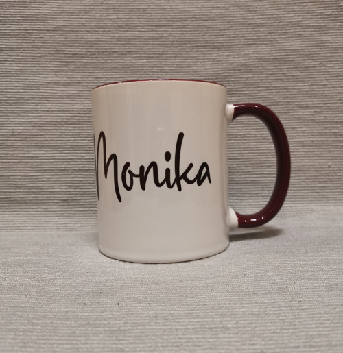 Hrnek se jménem, Monika