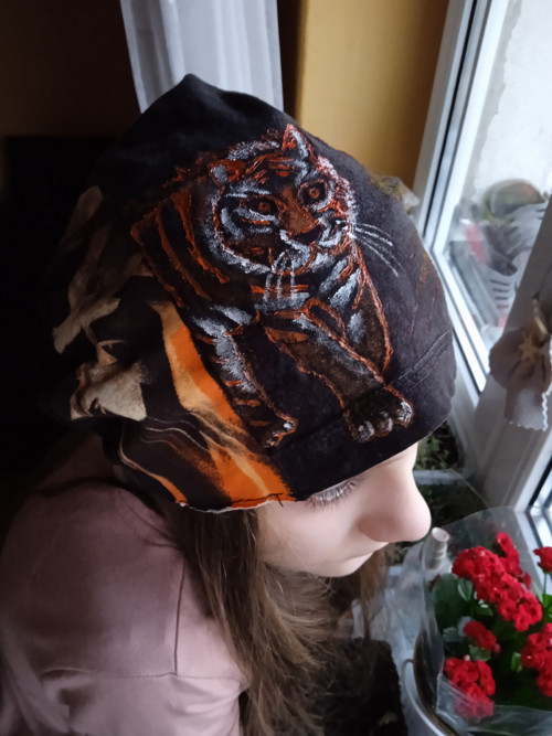Jarní malovaná čepice tygr