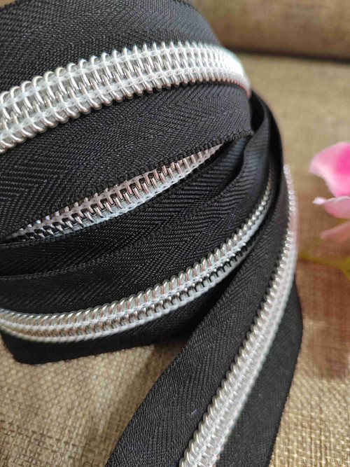 Zip spirálový šíře 10 mm metráž se stříbrnými 2,5m