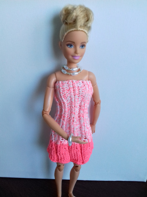 Pletené šatičky pro Barbie s doplňky