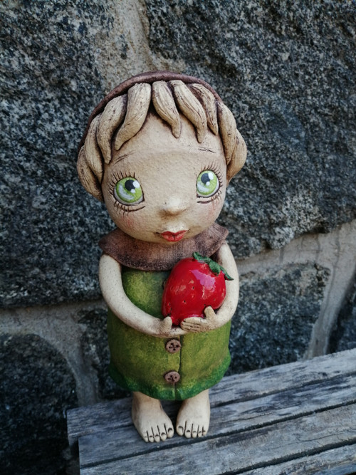 Skřítek s jahodou (na přání) — foto 1