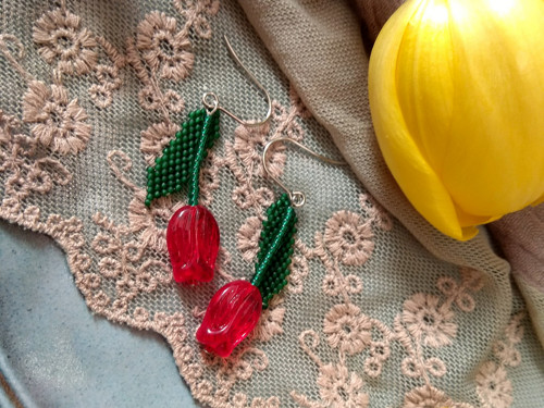 Tulipán červený - náušnice visací — foto 1