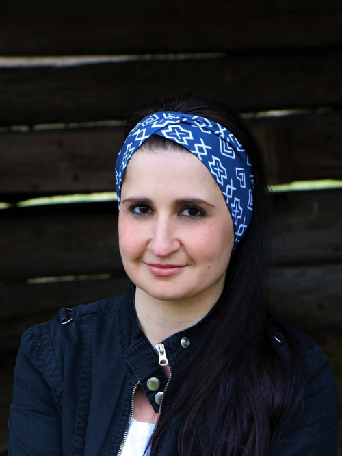 Prekrížená úpletová čelenka Čičmany modrá — foto 1