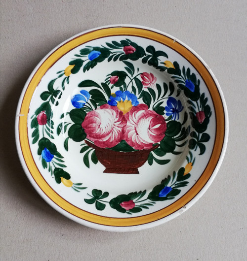 Vintage nástěnný, kameninový, malovaný talíř.