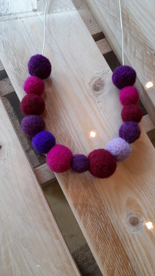 Plstěný náhrdelník Purple — foto 1
