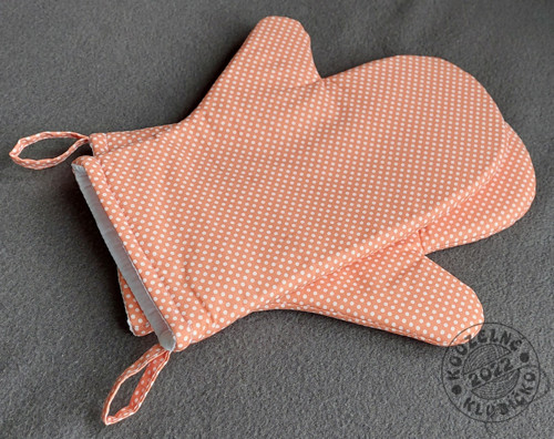 Chňapka lososová s puntíky /cena za 1 ks