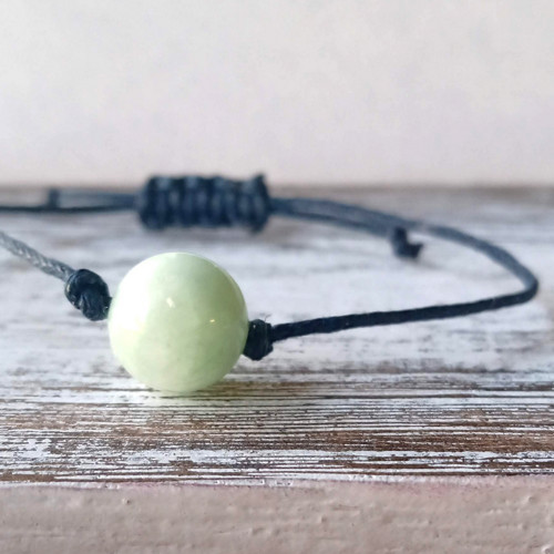 Modrý náramek na šňůrce s jadeitem