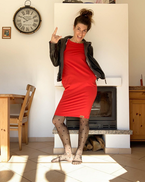 Nedbale elegantní šaty Ferrari — foto 1