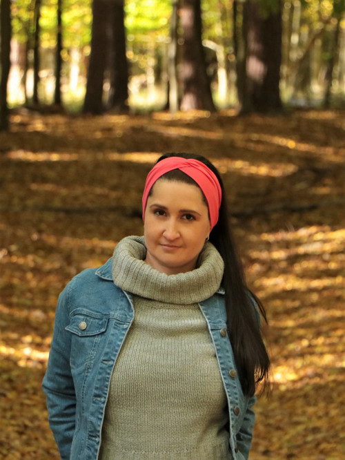 Prekrížená úpletová čelenka koralová