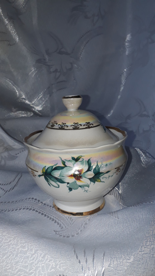 Porcelánová cukřenka