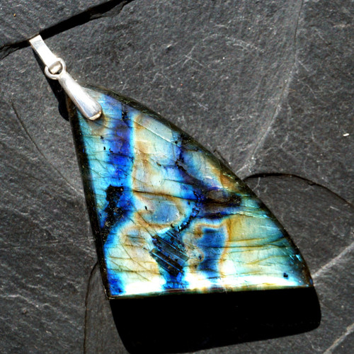 Přívěsek z labradoritu — foto 1