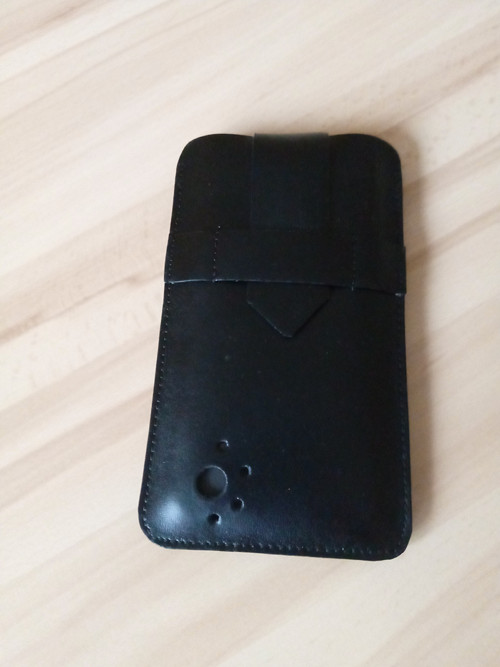 Černý kožený obal na mobil — foto 1