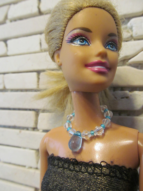 Náhrdelník pro Barbie - světlý tyrkys 2