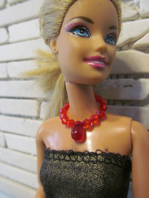 Náhrdelník pro Barbie - červený 1