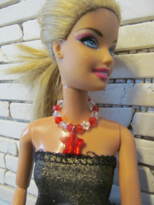 Náhrdelník pro Barbie - červený 2