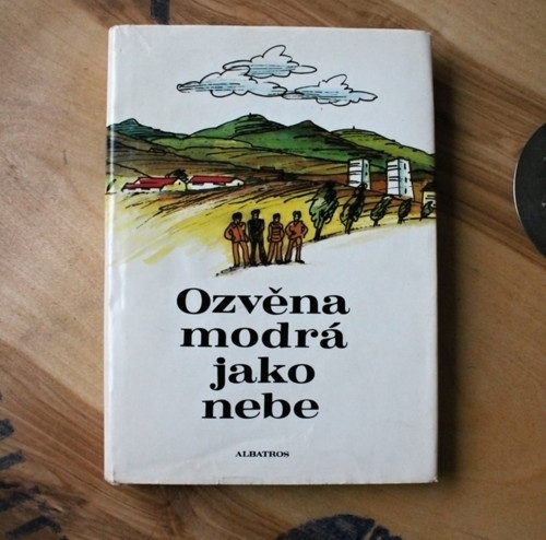 Ozvěna modrá jako nebe