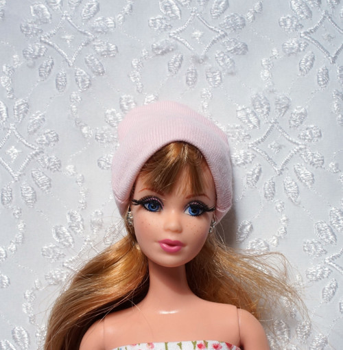 Čepice pro Barbie — foto 1