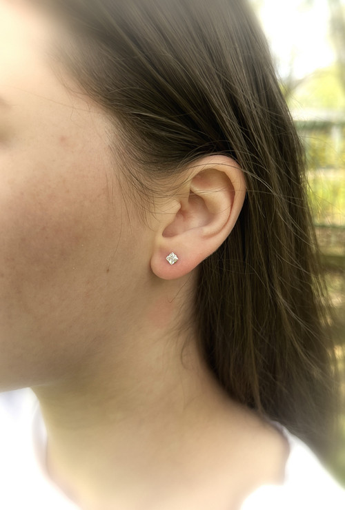 Náušnice z chirurgické oceli s zirkonem 4mm VÝPROD