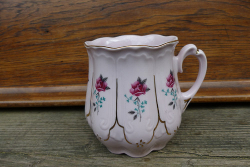 V času růží...hrnek, růžový porcelán Slavkov