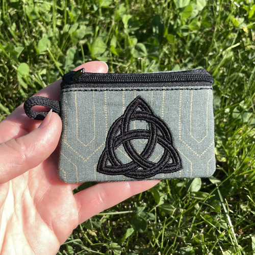 Kapsička mini s triquetrou