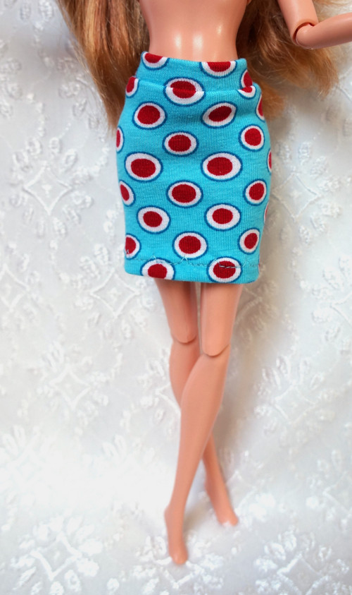 Barbie . natahovací sukně — foto 1