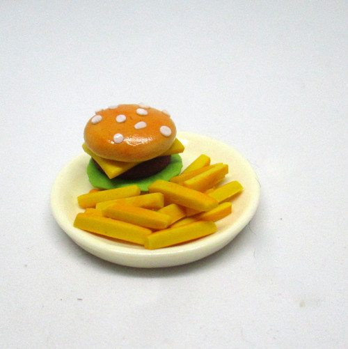 Miniatury pro panenky - hamburger a hranolky