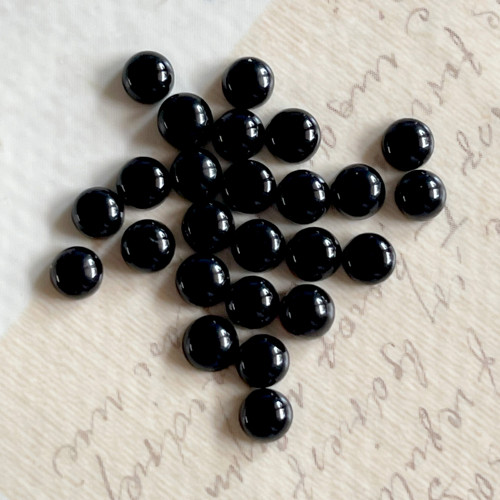 Onyx hnědo-černý kabošon kruh / 4mm