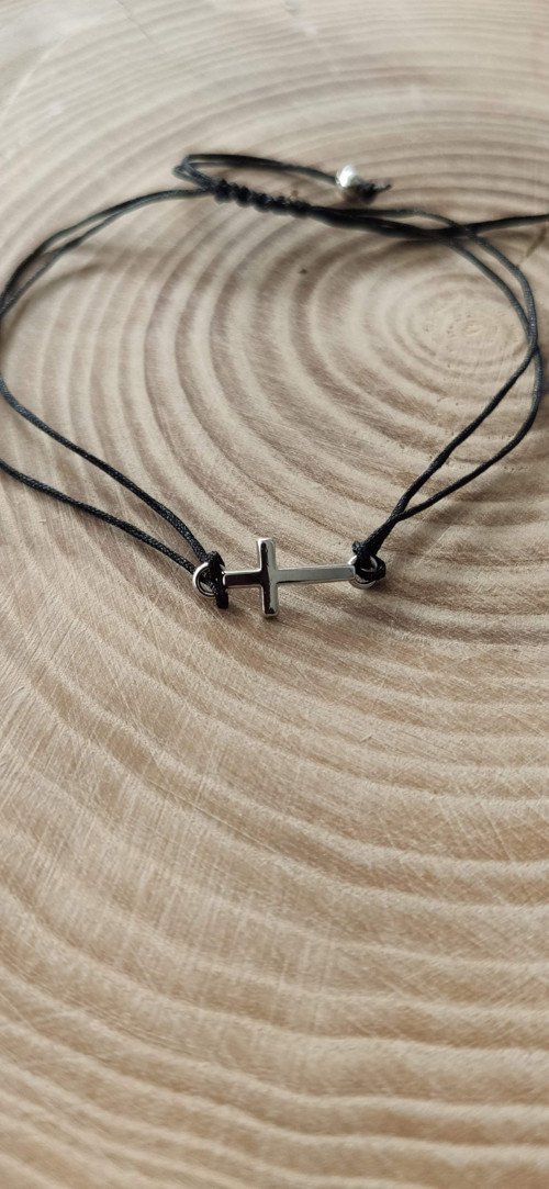 Náramek na šňůrce