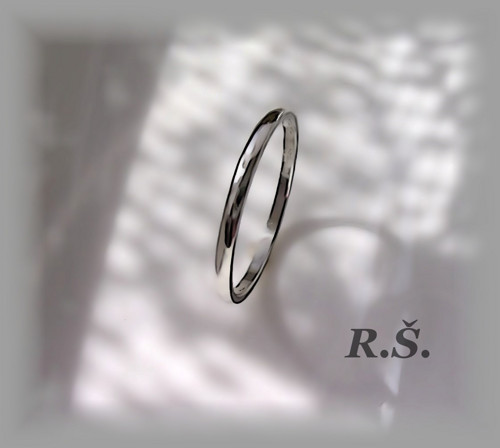 PŮLKULATÝ HLADKÝ šíře 1,6 mm.. LESK