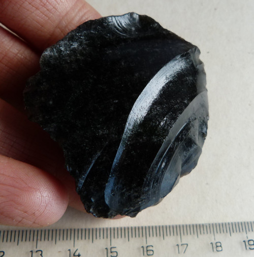 Obsidián černý surový - 5,6 cm — foto 1
