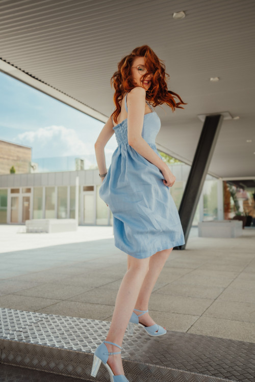 Šaty lněné blankytně modré - mini — foto 1