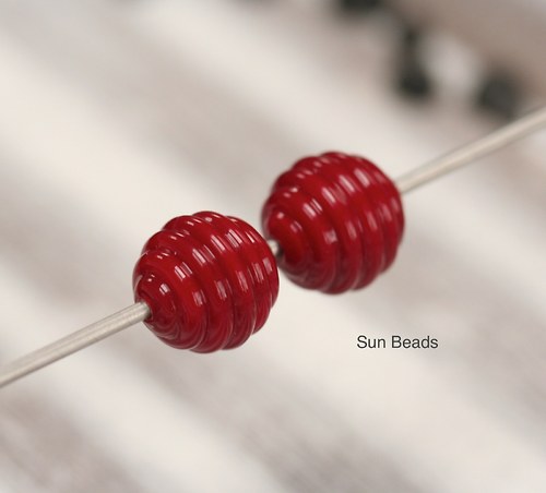 Tvarovaná kulička 12mm červená