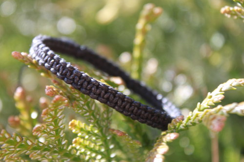 V jednoduchosti je krása. :) Náramek macramé