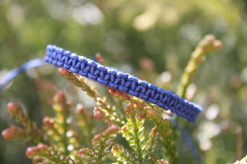 V jednoduchosti je krása. :) Náramek macramé.
