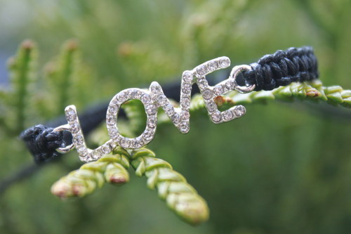 LOVE.. Náramek makramé/shamballa — foto 1