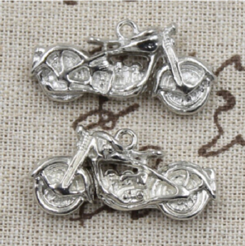 AKCE! Přívěsek Motorka 16x34mm - stříbrná
