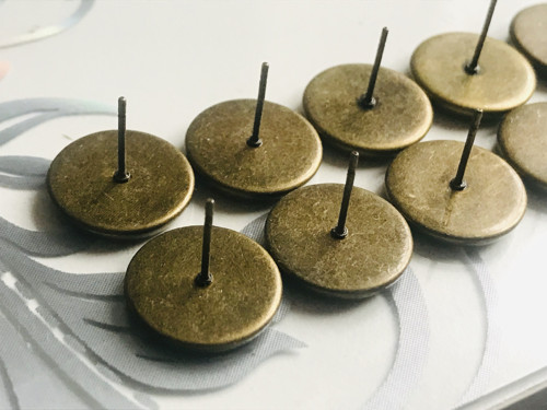 Puzety s lůžkem Ø12mm/starobronz-2ks