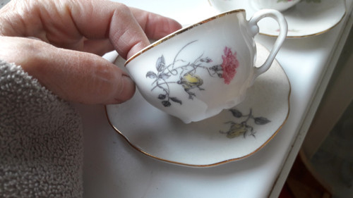 Porcelánový hrníček úžasný