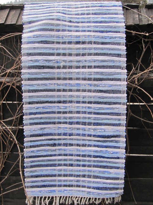 Ručně tkaný modrý koberec 70x200 cm